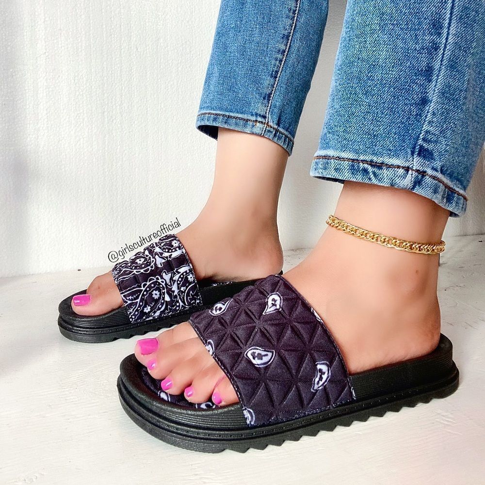 Black Bandana Pool Slide Sandal - Picture 4 of 5